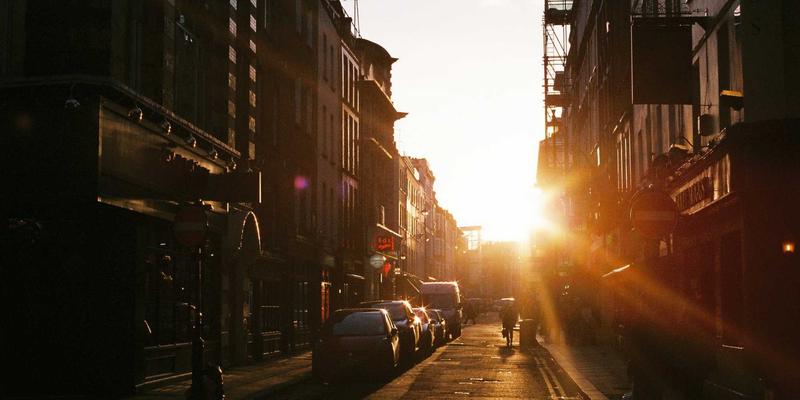 B2B市场调研制胜关键：掌握决策者访谈中的数据研究、竞争情报与商业分析