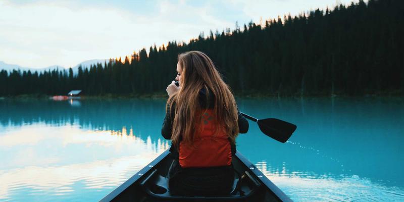 超越传统调研：如何利用大数据与AI实现精准市场洞察与情报分析